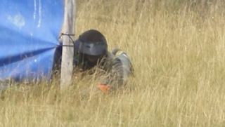  Jugador de paintball en el medio de Camuflage 